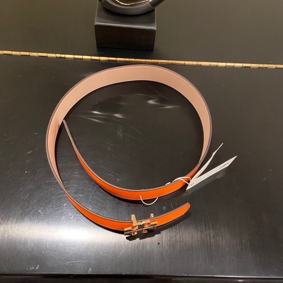 NWT Authentic Luxury Minimalist Tory Burch 1 1/2" Reversible Logo Belt - Picture 13 of 16